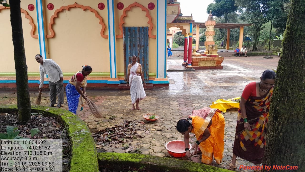 ग्रामस्‍थांनी श्रमदानाने मंदीर परिसरात स्‍वच्‍छता अभियान राबविले